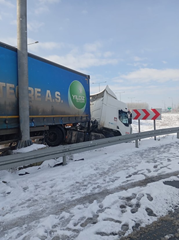 d-100-de-tir-bariyerlere-carptiejr4zffbau
