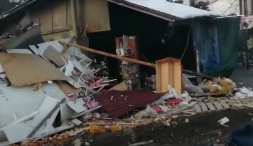 D-100'de tır manava daldı