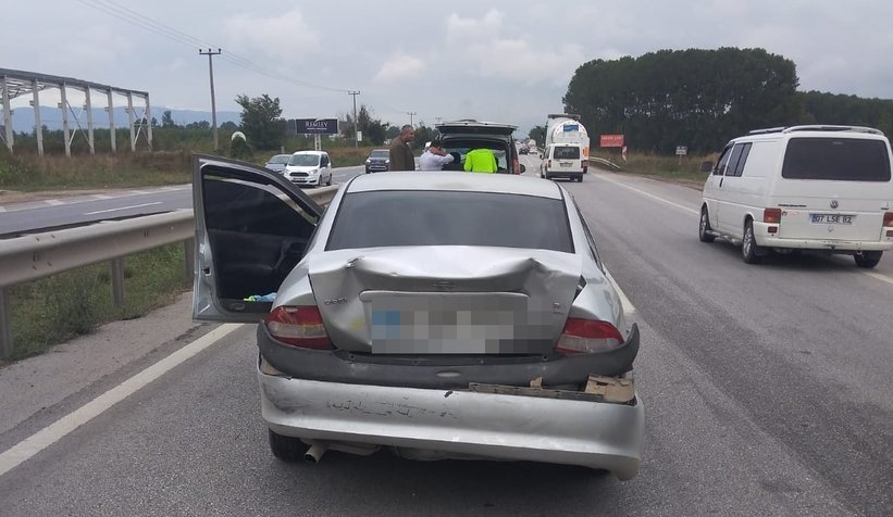 D-100'de zincirleme kaza: 2 yaralı