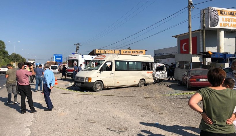 D-100'de zincirleme kaza, yaralılar var