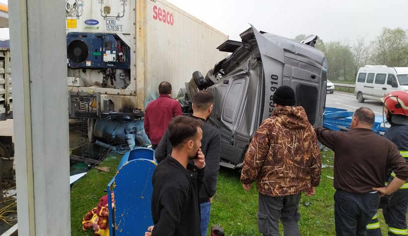 D-100 feci kaza: Sürücü araçta sıkıştı