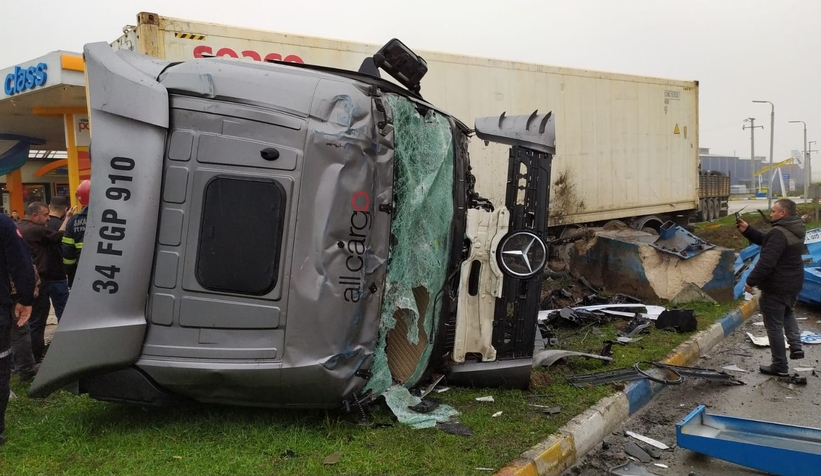 D-100 feci kaza: Sürücü araçta sıkıştı