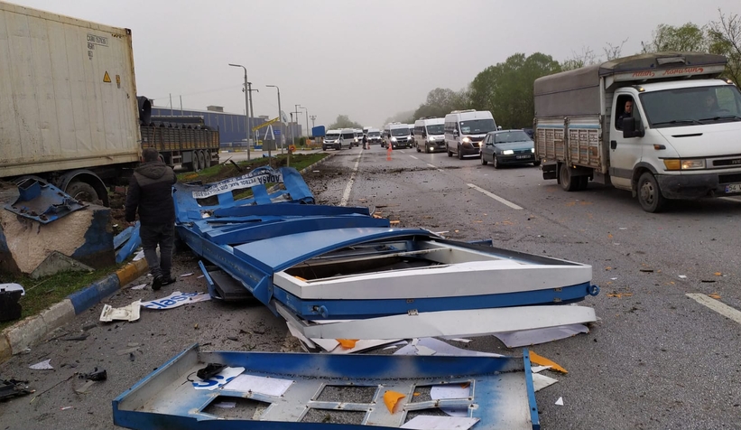 D-100 feci kaza: Sürücü araçta sıkıştı