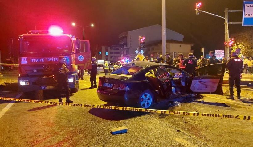 d-100-karayolunda-korkunc-kaza-1-olu-3-yaraliedzes0vnd0