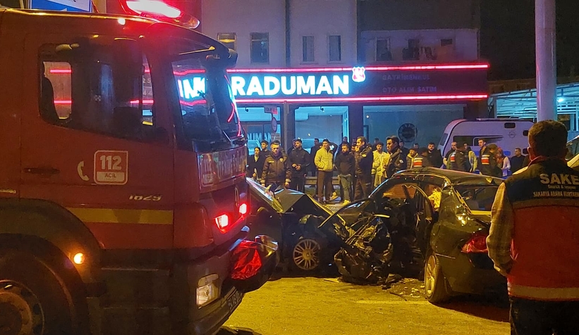 d-100-karayolunda-korkunc-kaza-1-olu-3-yaraliedzes0vnd0