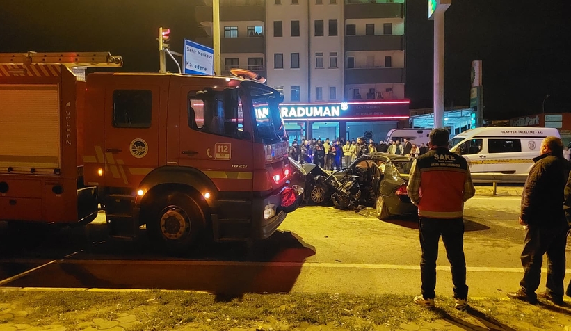 d-100-karayolunda-korkunc-kaza-1-olu-3-yaraliedzes0vnd0