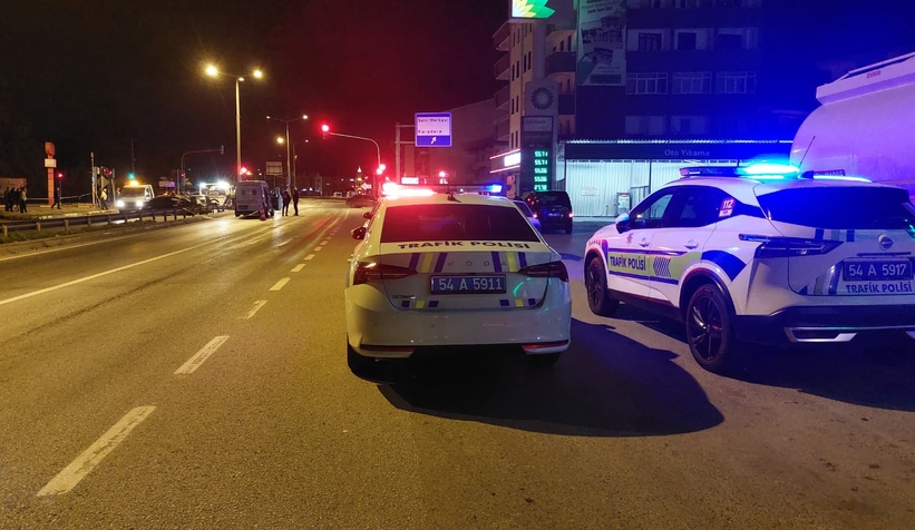 d-100-karayolunda-korkunc-kaza-1-olu-3-yaraliedzes0vnd0