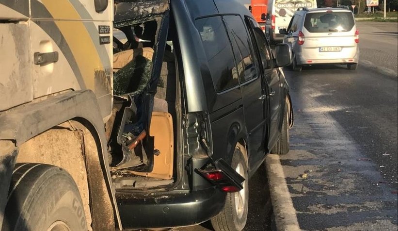 D-100’de dört araçlı zincirleme kaza: 1 yaralı