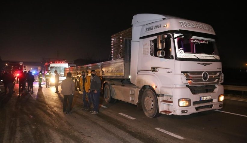 D-100’de halk otobüsü tıra çarptı: 6 yaralı