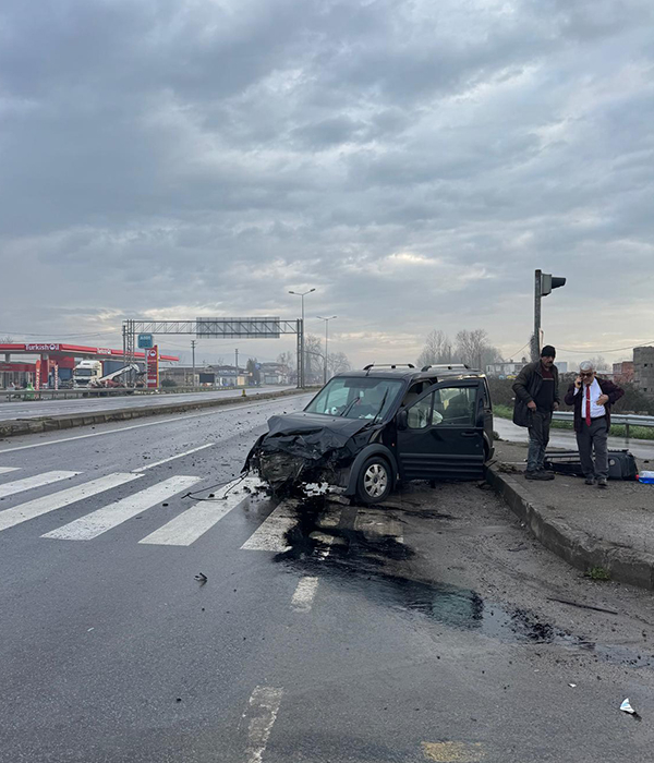 D-100’de Işık İhlali Kazası  4 Kişi Yaralandı