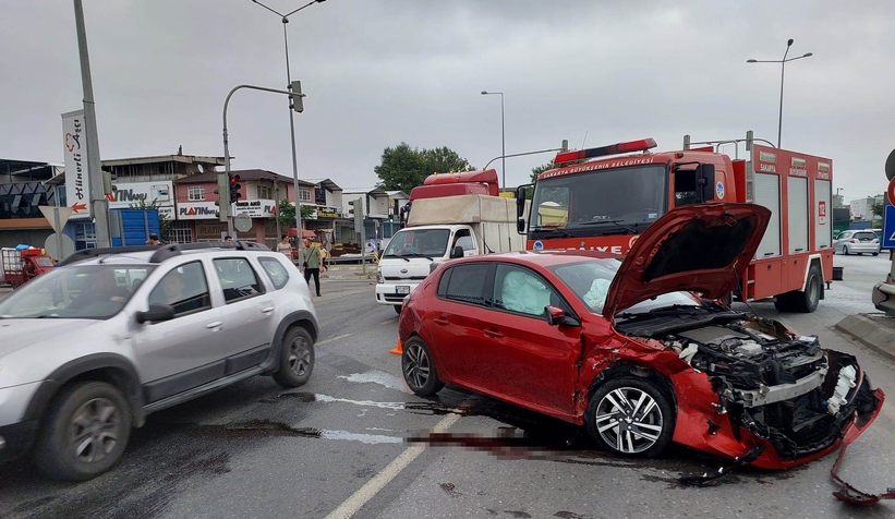 D-100’de kaza: 4 yaralı