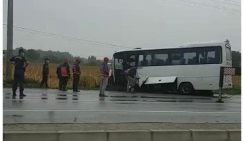 D-100’de yolcu midibüsü tarlaya uçtu: 7 yaralı