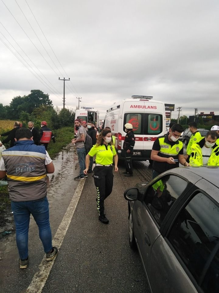 D-100’de yolcu midibüsü tarlaya uçtu: 7 yaralı