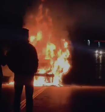 D-140'da otomobil alev alev yandı