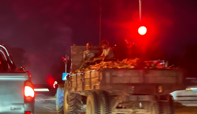 d-140-da-traktor-surucusu-kazaya-davetiye-cikardiqjexc2ddm3