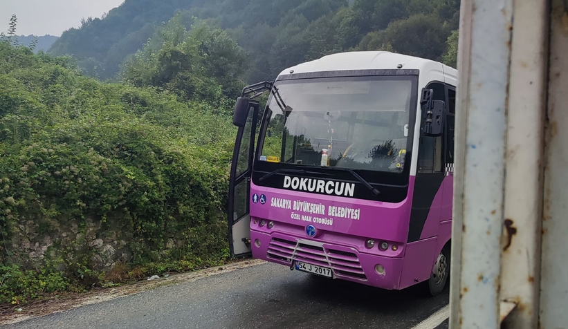  D-140 karayolunda yolcu otobüsüyle tır çarpıştı: 4 yaralı