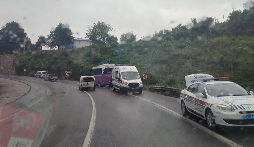  D-140 karayolunda yolcu otobüsüyle tır çarpıştı: 4 yaralı