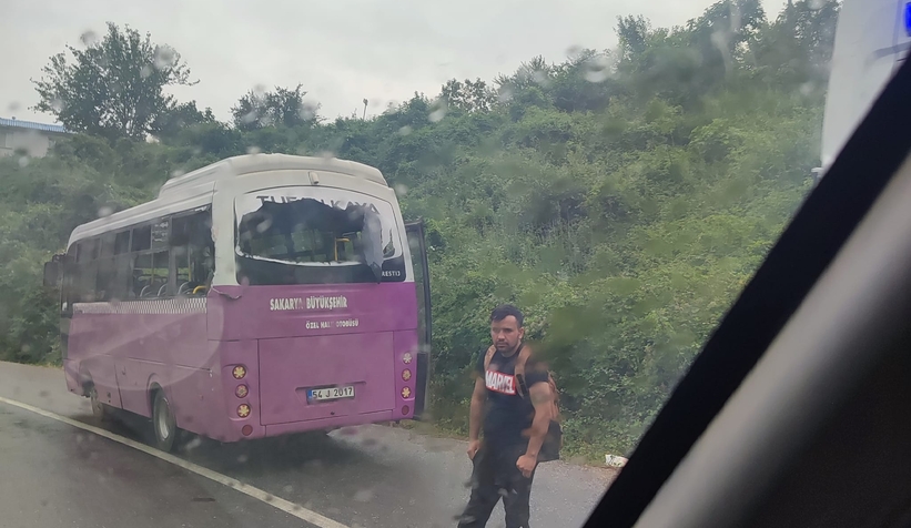  D-140 karayolunda yolcu otobüsüyle tır çarpıştı: 4 yaralı