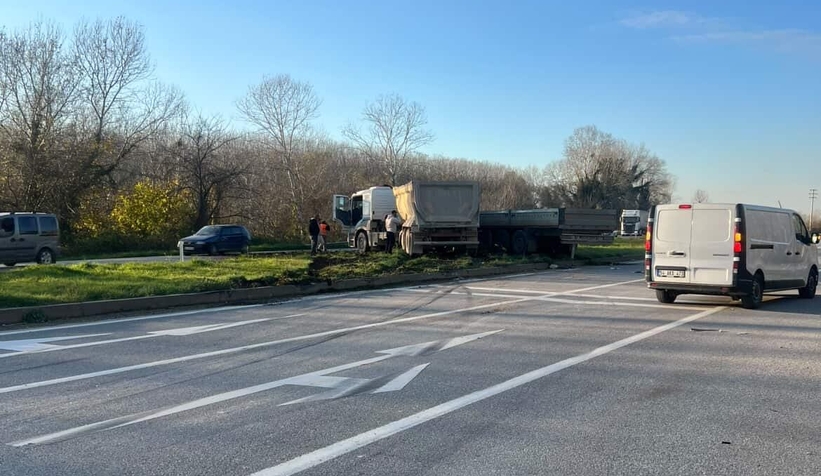 D-140’da tırlar çarpıştı