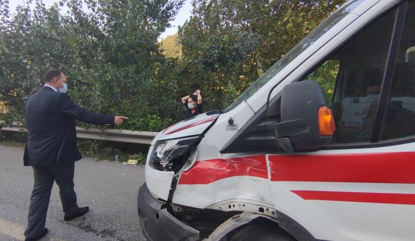 D-650'de ambulansın da karıştığı kaza: 12 yaralı