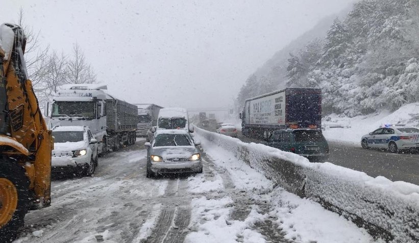 D-650'de büyük kaza, yol kapandı