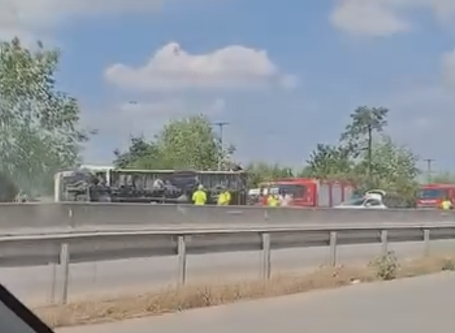 D-650'de kaza: kamyon devrildi