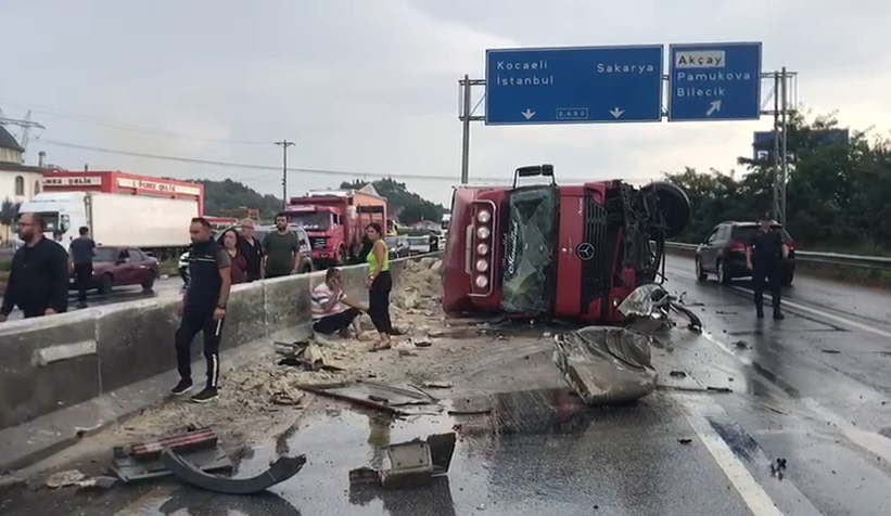 D-650'de peş peşe kazalar