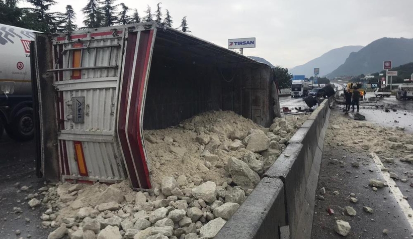 D-650'de peş peşe kazalar