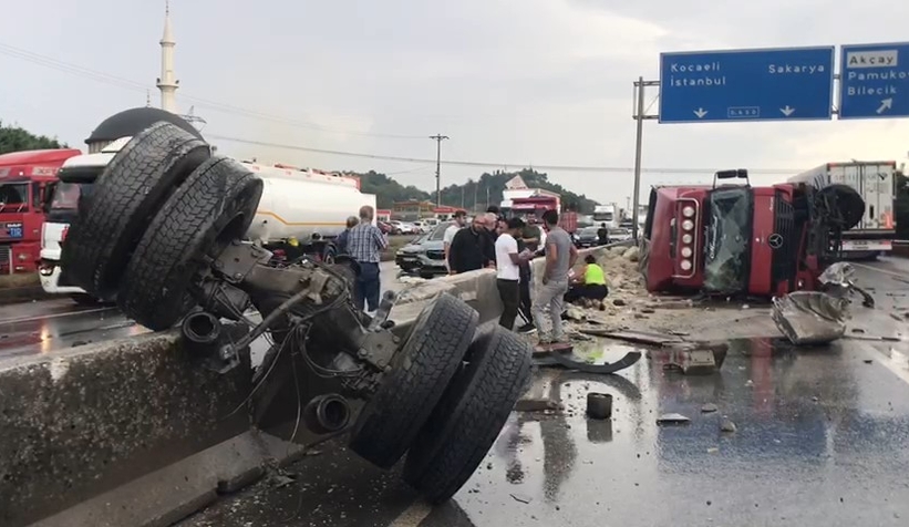 D-650'de peş peşe kazalar