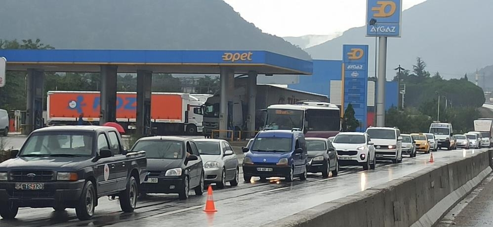 D-650'de peş peşe kazalar