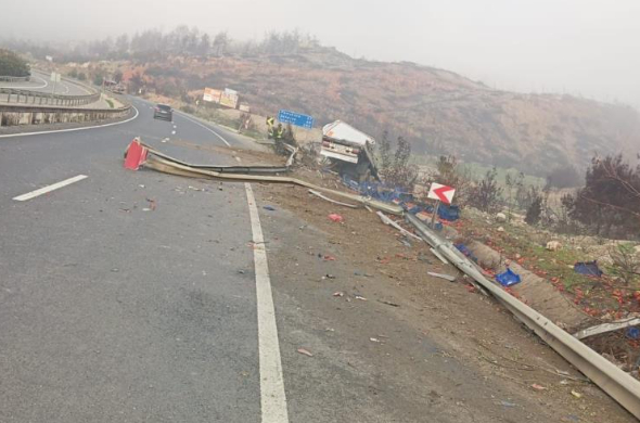 d-650-de-sebze-yuklu-tir-kaza-yaptizvm4tvrhqz