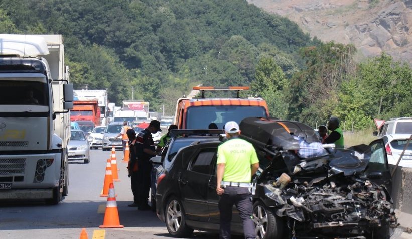 D-650'yi kilitleyen kaza: 3 yaralı