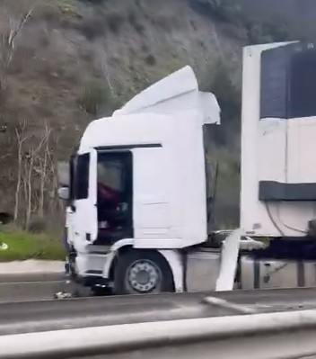 D-650'yi trafiğe kapatan kaza