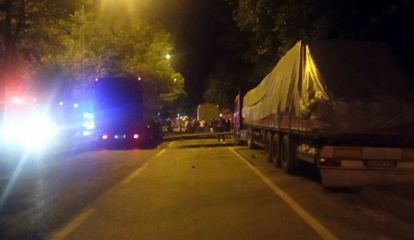 D-650’de tır bariyere çarptı: Trafik durdu