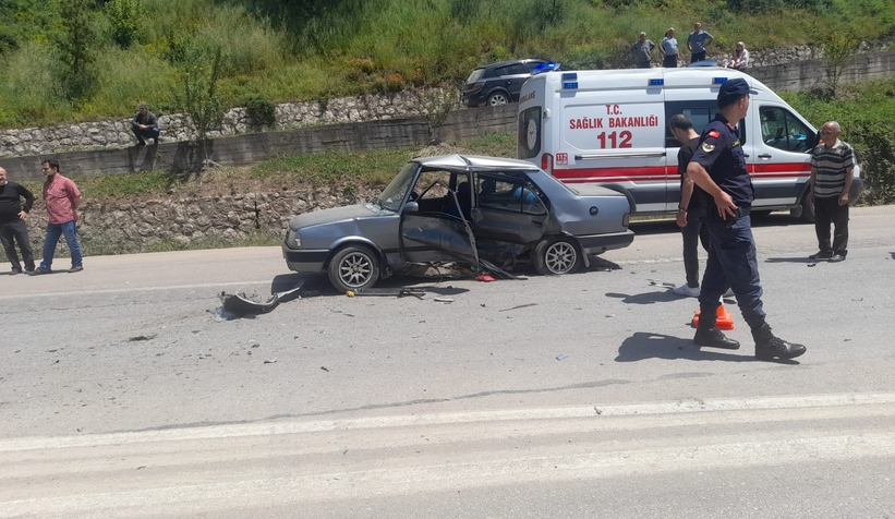 d140-karayolu-beldibi-nde-korkutan-kaza-2-yaralin1jnck03sj