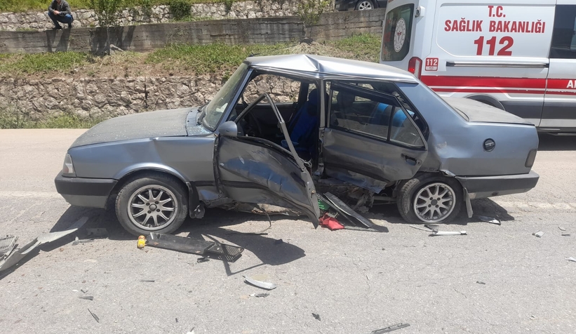 d140-karayolu-beldibi-nde-korkutan-kaza-2-yaralin1jnck03sj