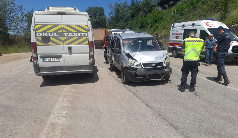 d140-karayolu-beldibi-nde-korkutan-kaza-2-yaralin1jnck03sj