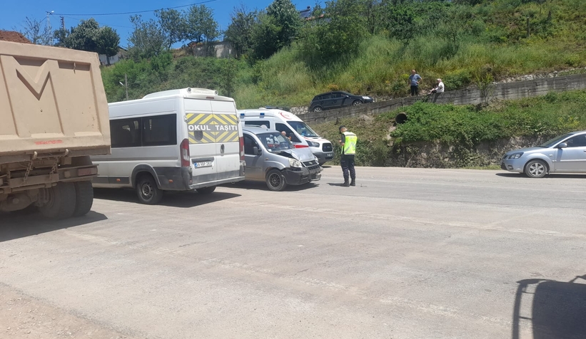 d140-karayolu-beldibi-nde-korkutan-kaza-2-yaralin1jnck03sj