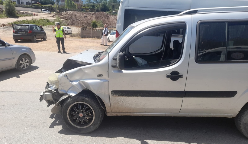 d140-karayolu-beldibi-nde-korkutan-kaza-2-yaralin1jnck03sj