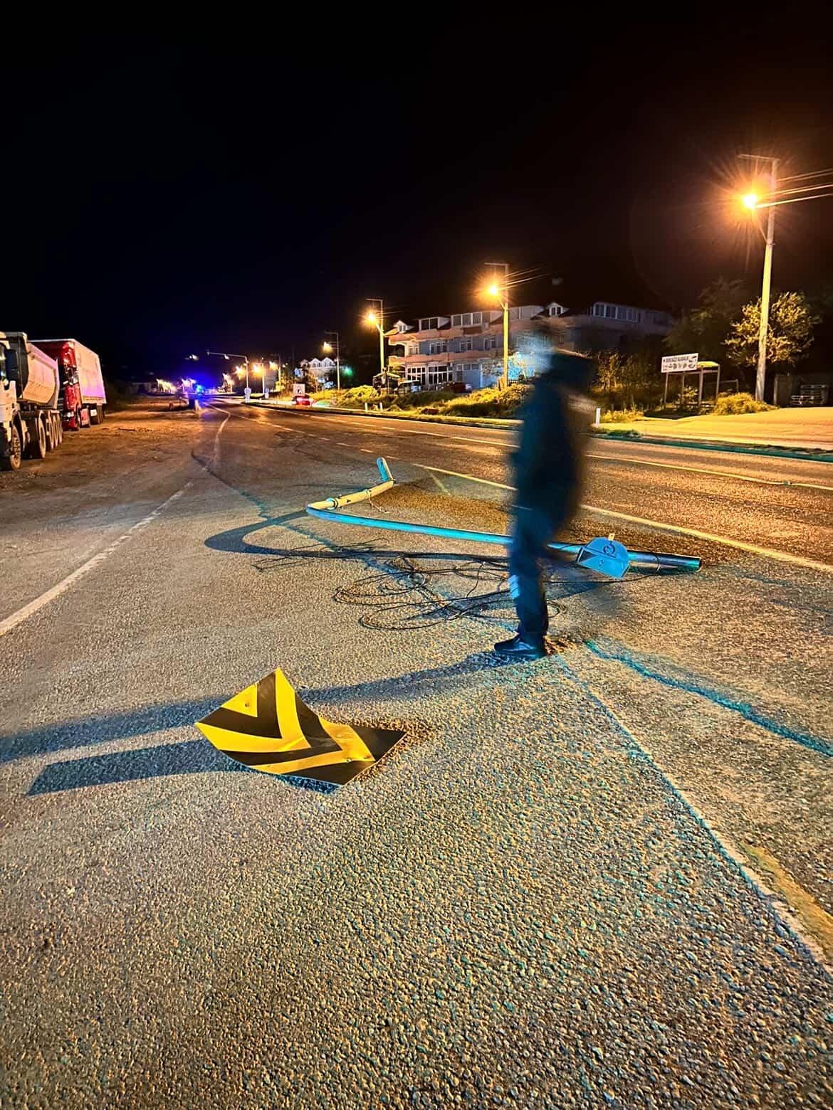 D140'ta Ortalık Savaş Alanına Döndü: Alkollü Sürücü Kamyonla Ortalığı Birbirine Kattı