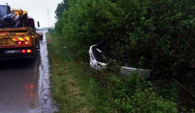 D140’da araç şarampole yuvarlandı