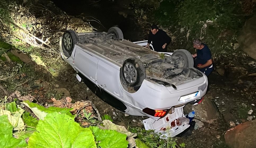 Dağ evinden dönerken otomobil dereye uçtu: 4 yaralı