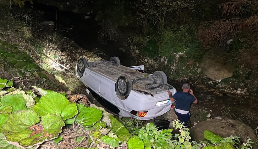 Dağ evinden dönerken otomobil dereye uçtu: 4 yaralı