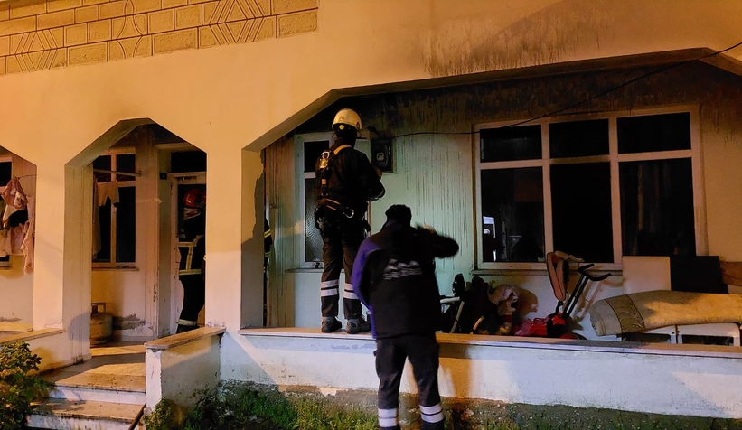 dairede-korku-dolu-anlar-yanginda-1-bebek-hafif-yaralandi-digeri-dumandan-etkilendiqwzizwvwdg