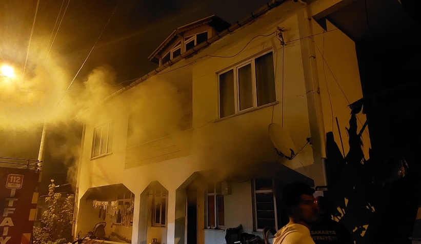 dairede-korku-dolu-anlar-yanginda-1-bebek-hafif-yaralandi-digeri-dumandan-etkilendiqwzizwvwdg