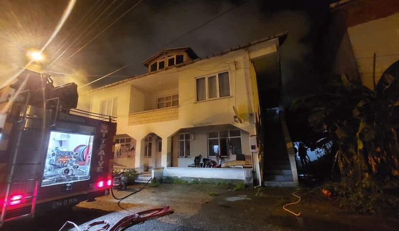 dairede-korku-dolu-anlar-yanginda-1-bebek-hafif-yaralandi-digeri-dumandan-etkilendiqwzizwvwdg