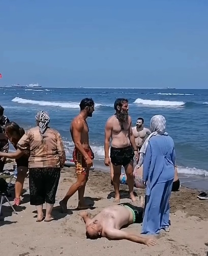 dalgalara-kapilan-aile-son-anda-kurtarildievl5ztntzn
