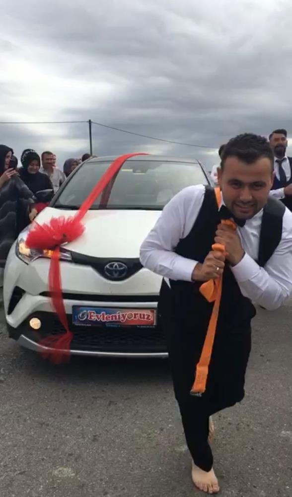 Damada gelin arabası çektirdiler