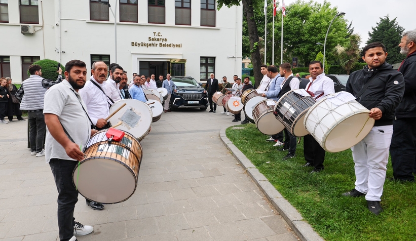 Davulcular oy kullanmaya çağırdı