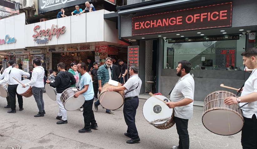 Davulcular oy kullanmaya çağırdı